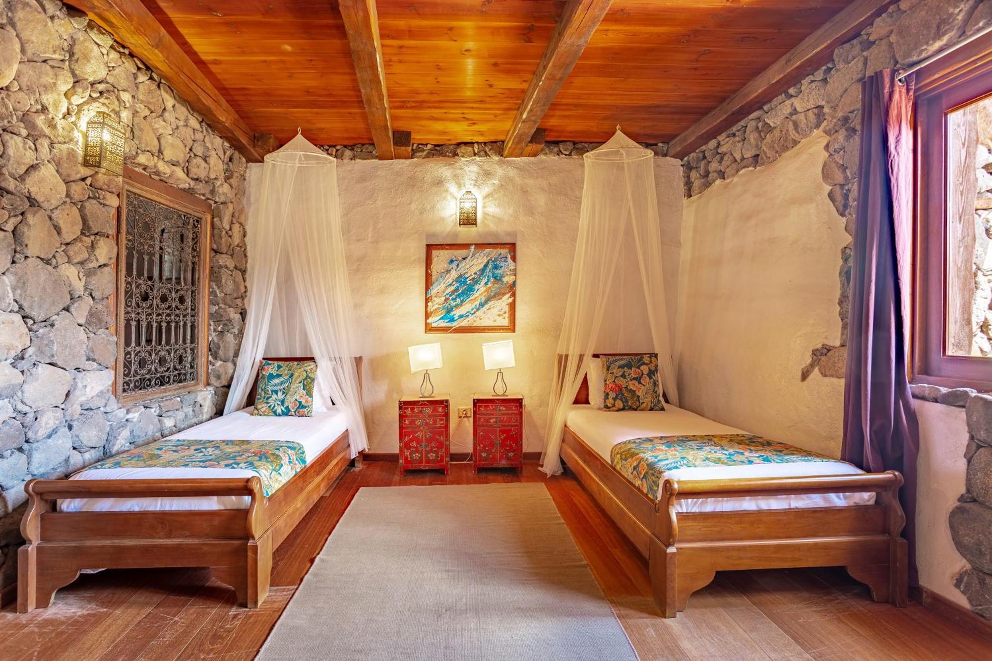 Finca De Arrieta Village - Yurts And Stone Cottages - Shared Pool - Walking Distance To Arrieta Beach - Eco Friendly Tabayesco Exterior foto