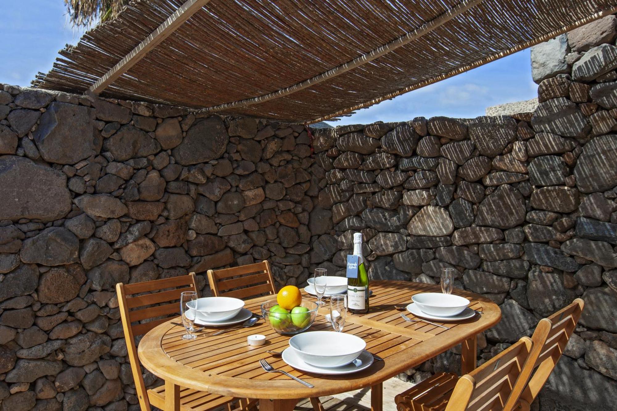 Finca De Arrieta Village - Yurts And Stone Cottages - Shared Pool - Walking Distance To Arrieta Beach - Eco Friendly Tabayesco Quarto foto